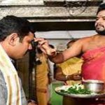 Dakshina : గుడిలో పూజారికి దక్షిణ ఇవ్వాలా..?