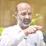 Bandi Sanjay Visits Aravind House : ఎంపీ అరవింద్ తల్లిని పరామర్శించిన బండి సంజయ్..