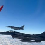 Fighter jets as an escort to the flight: ఫ్లైట్‌కు ఎస్కార్ట్‌గా ఫైటర్ జెట్స్..