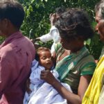 Khammam : ఆంబులెన్స్‌ లేక.. చిన్నారి మృతదేహాన్ని బైక్‌పైనే తీసుకెళ్లిన తండ్రి..