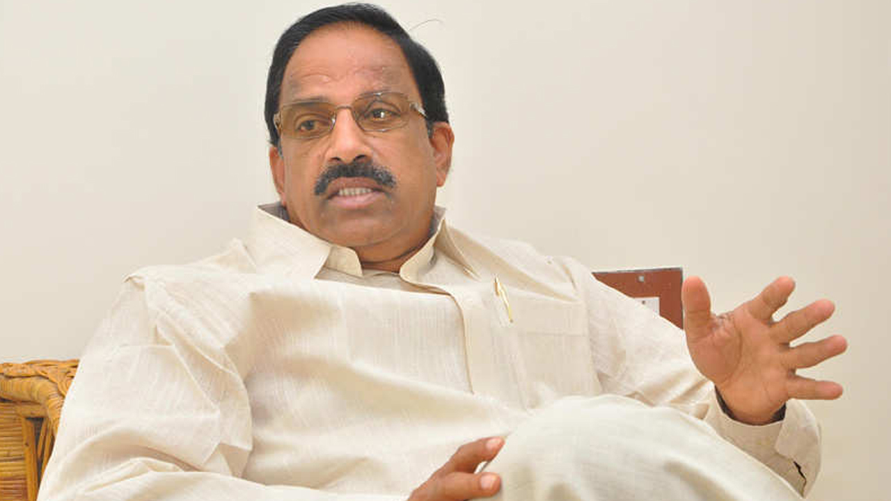 MP Bandi Sanjay: కాంగ్రెస్, బీఆర్ఎస్‌ పార్టీలపై విరుచుకుపడిన బండి సంజయ్