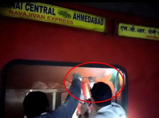 Train : నవజీవన్ ఎక్స్‌ప్రెస్‌ లో మంటలు.. ప్రయాణికులు సురక్షితం..