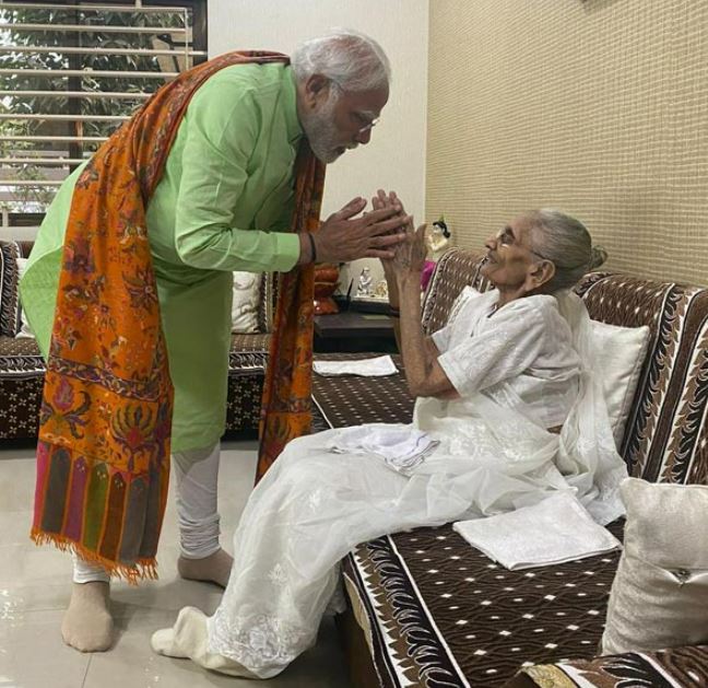 Mother's blessings to Modi