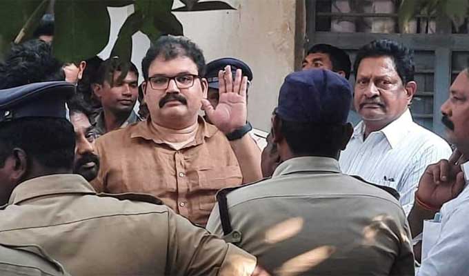 Congress: రేవంత్ ఎంట్రీ.. ఆ నలుగురు అరెస్ట్..
