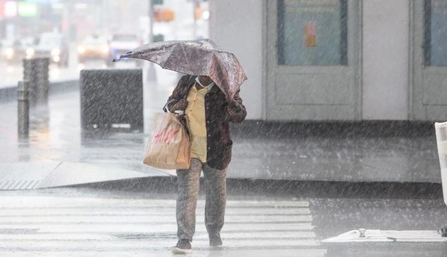 Rain: బీ అలెర్ట్.. ఏపీ, తెలంగాణలో రెండు రోజులు భారీ వర్షాలు..