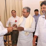 Siddaramaiah : కర్ణాటకలో ప్రభుత్వ ఏర్పాటుకు గవర్నర్‌ ఆహ్వానం.. రేపు సీఎంగా సిద్ధరామయ్య ప్రమాణస్వీకారం..