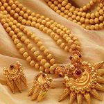 Gold : తల్లి బంగారం కూతురుకి ఇవ్వాలన్నది ఆచారమా….