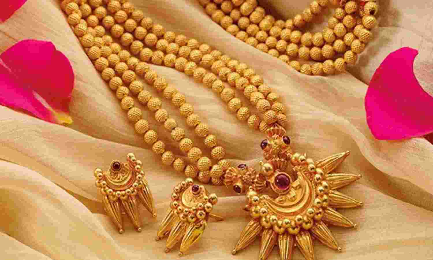 Gold : తల్లి బంగారం కూతురుకి ఇవ్వాలన్నది ఆచారమా….