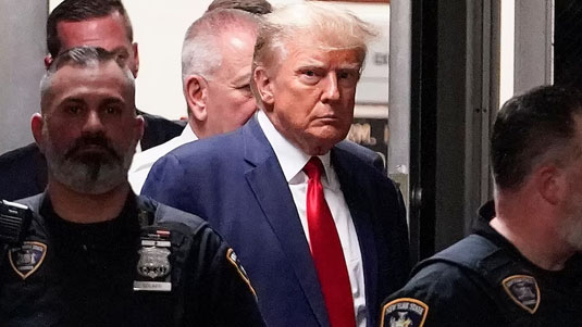 Donald Trump Arrested : డోనాల్డ్ ట్రంప్ అరెస్ట్.. ఎందుకంటే..?