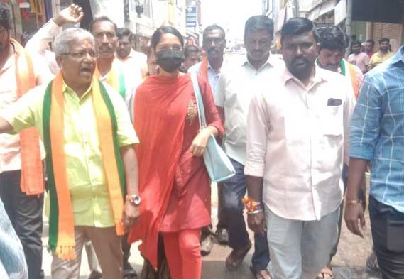 Gold rate today : కస్టమర్లకు గుడ్ న్యూస్.. గోల్డ్ రేట్ డౌన్..