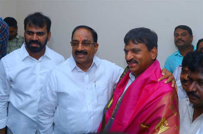 CM Jagan: నాన్నా.. మీరు లేని లోటు.. జగన్ భావోద్వేగ పోస్టు..