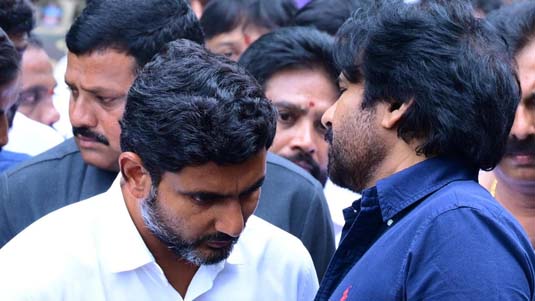 Medigadda Barrage : మరింత కుంగిన  మేడిగడ్డ బ్యారేజ్ వంతెన.. క్షణ క్షణం ఉత్కంఠ..