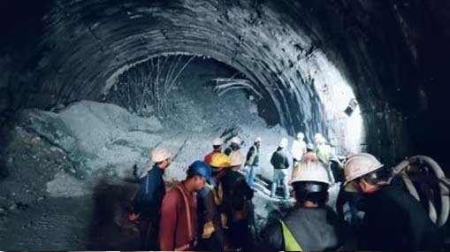 Uttarakhand Tunnel Collapse : ఉత్తరకాశీలో భారీ ప్రమాదం.. కూలిన టన్నెల్..  చిక్కుకున్న 40 మంది కూలీలు..