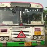 Bus Accident : హన్మకొండలో తప్పిన పెను ప్రమాదం..  రన్నింగ్‌లోనే ఊడిన బస్సు చక్రాలు..