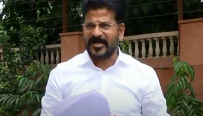 Revanth Reddy Delhi Tour :  ఢిల్లీలో సీఎం రేవంత్ రెడ్డి.. ఎంపీ పదవికి రాజీనామా..