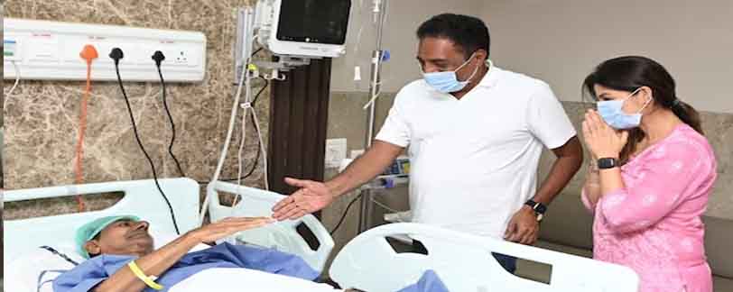 prakash raj meets kcr