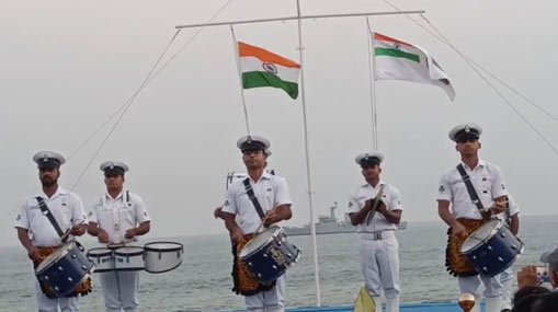 Indian Navy Day Celebrations : ఆర్కే బీచ్ లో నౌకాదళం విన్యాసాలు..  విశాఖలో కోలాహలం..