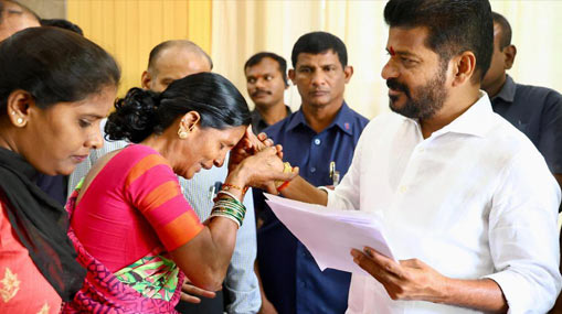 Attack on RTC Driver : సినిమా స్టైల్లో ఆర్టీసీ డ్రైవర్ పై దాడి.. రాజమండ్రిలో ఘటన