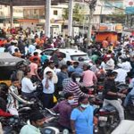 Petrol Bunks: బంక్‌లు మళ్లీ బంద్..? పెట్రోల్ కోసం భారీ క్యూ..