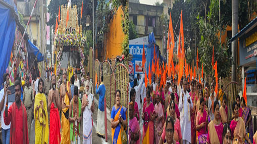 Ayodhya Ram Mandir : హారతి వేళ.. హెలికాప్టర్‌ నుంచి పూలవర్షం!