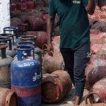 LPG Cylinder Price: న్యూ ఇయర్ గిఫ్ట్.. తగ్గిన LPG సిలిండర్ ధర
