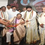 Chiranjeevi : పుస్త‌క రూపంలోకి చిరంజీవి జీవిత చరిత్ర.. రైటర్  యండమూరి..