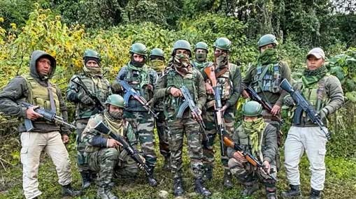 Manipur : మణిపుర్ లో మళ్లీ కాల్పులు.. సిబ్బందిని కాల్చి, జవాన్ సూసైడ్
