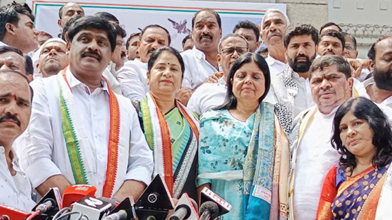 ghmc deputy-mayor joined congress