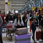 Air Asia & Air India Express : విమాన ప్రయాణికులకు బంపర్ ఆఫర్.. టిక్కెట్ ధరలు భారీ తగ్గింపు