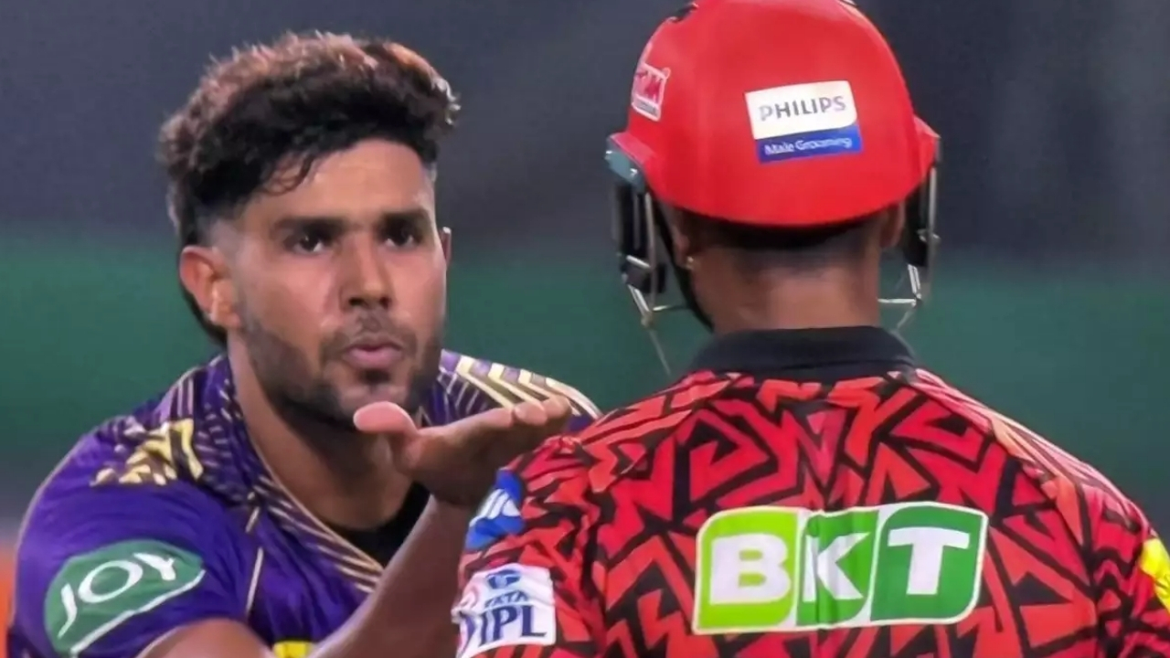 Harshit Rana Flying Kiss