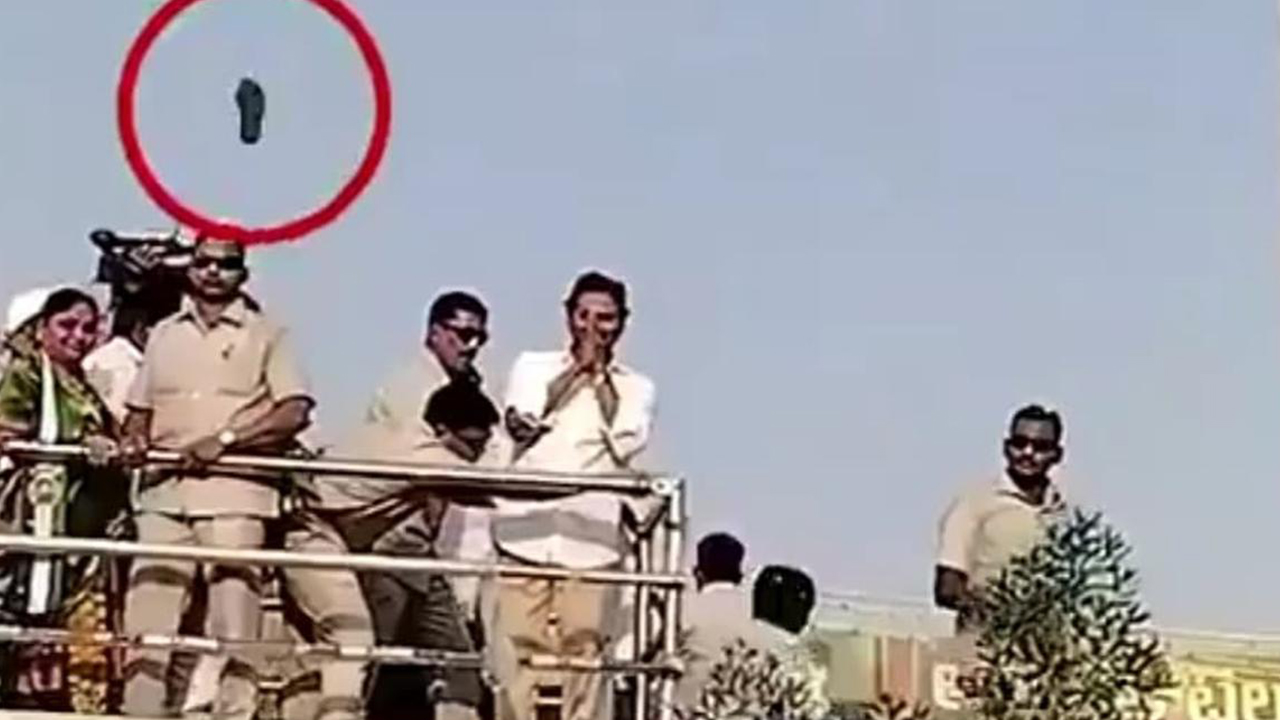 Sandal thrown at CM Jagan’s campaign vehicle in Gooty of Anantapur