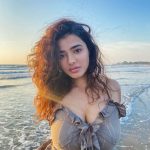 Ketika Sharma: బీచ్‌లో కేతిక శర్మ బీభత్సం.. తట్టుకోలేకపోతున్నామంటూ నెటిజన్ల కామెంట్స్..!