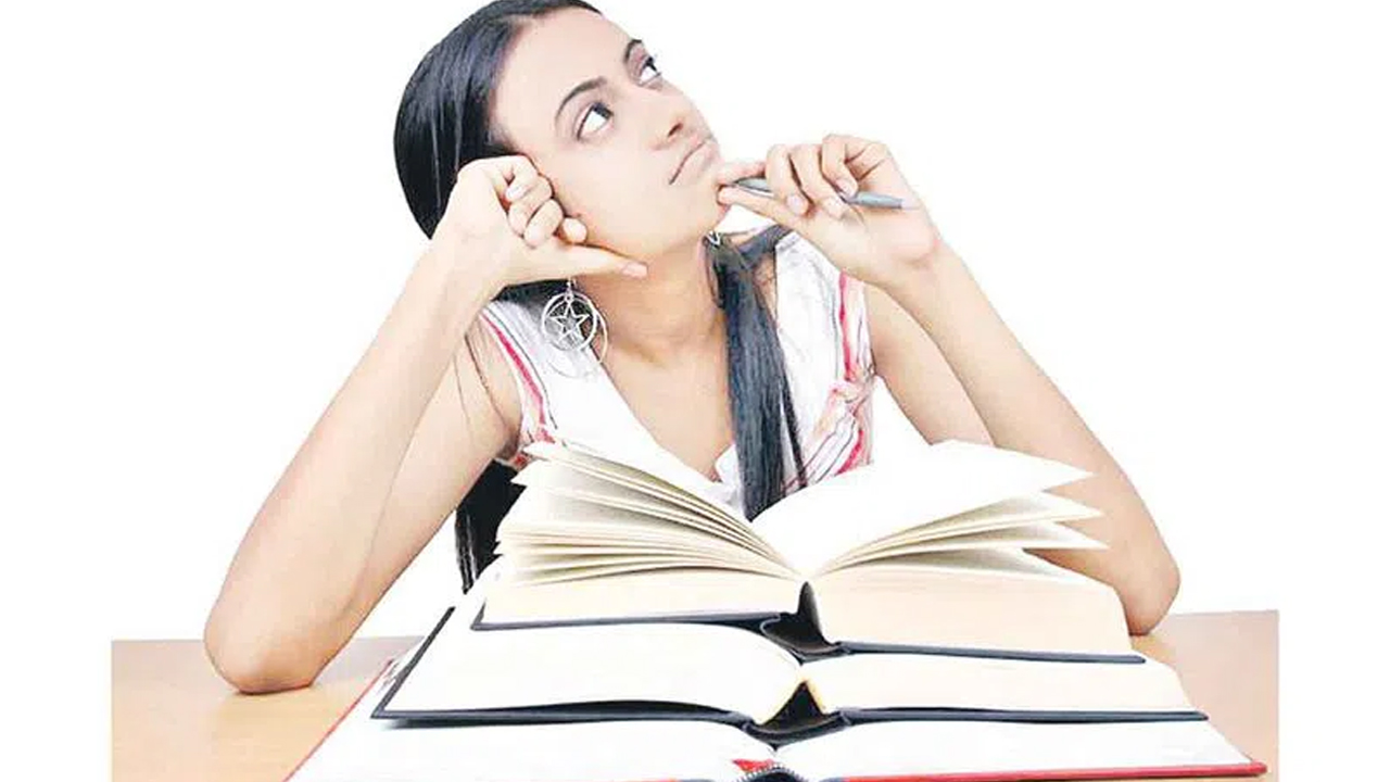 Best Courses After 10th: పదో తరగతి పూర్తి చేశారా..? మీ దారి రహదారి కావాలంటే బెస్ట్ కోర్స్ ఇవే!