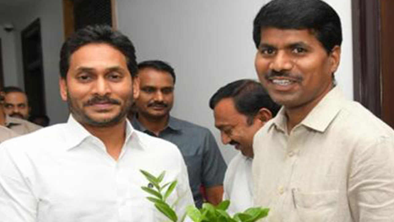 Govt suspends AP secretariat employees’ assn president venkataramireddy 