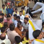 Ysrcp vs Tdp cadre Fighting: నామినేషన్ల రోజు ఘర్షణలు, టీడీపీ-వైసీపీ కార్యకర్తల ఫైటింగ్