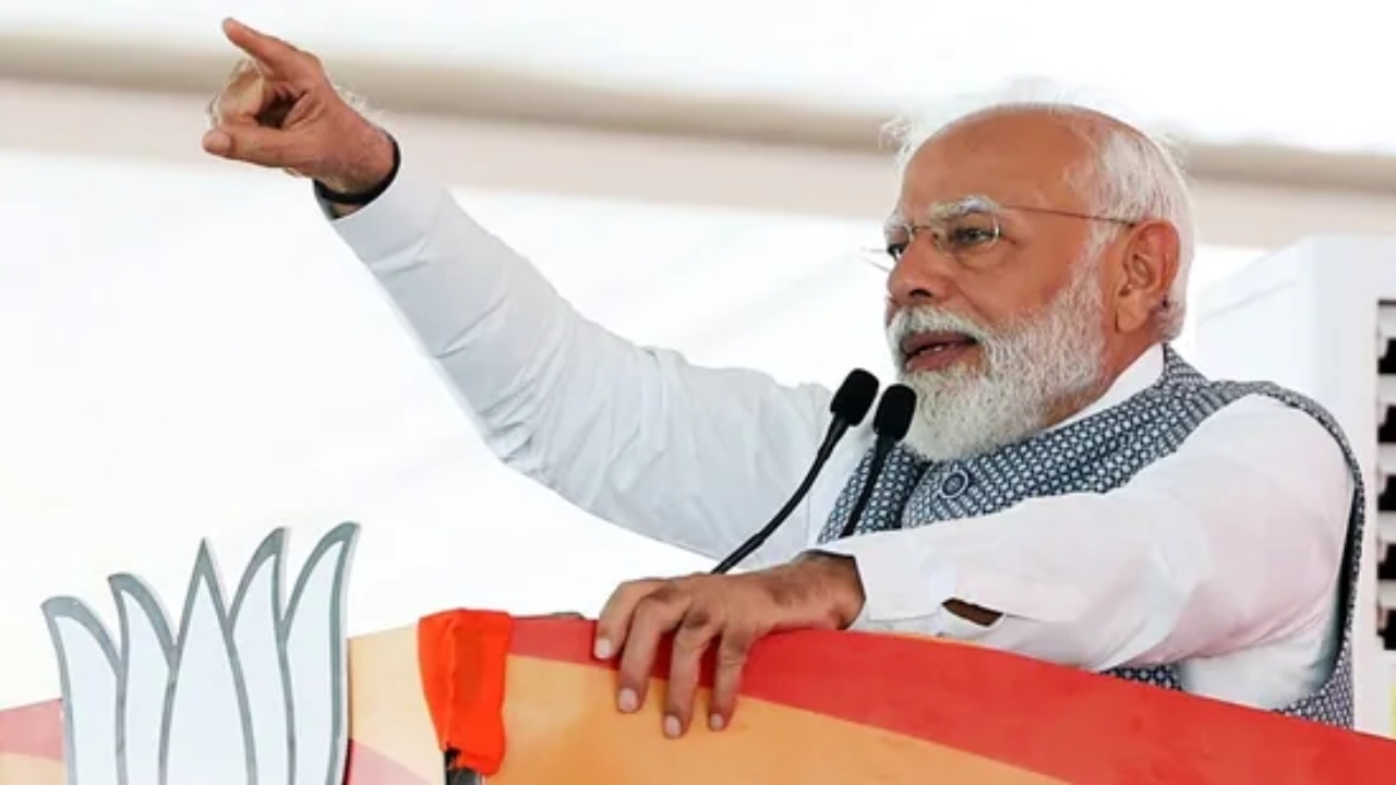 US Tornadoes: అమెరికాలో టోర్నడోల బీభత్సం.. అనేక ప్రాంతాల్లో దెబ్బతిన్న ఇళ్లు