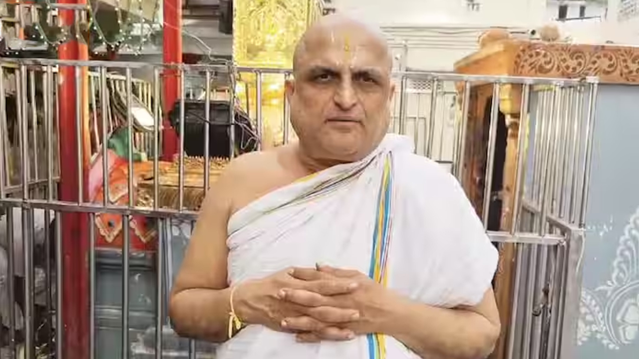 Chilukuru Balaji Temple: భక్తులకు అలర్ట్.. గరుడ ప్రసాదం పంపిణీ నిలిపివేత!