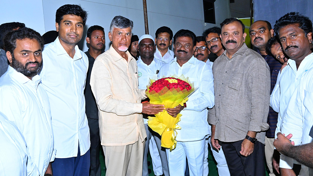 Ysrcp Mlc janga krishna murthy met tdp chandrababu