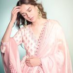 Aditi Rao Hydari: చుడీదార్ లో కవ్విస్తున్న అదితీ రావ్ అందాలు.. సొగసు చూడతరమా!