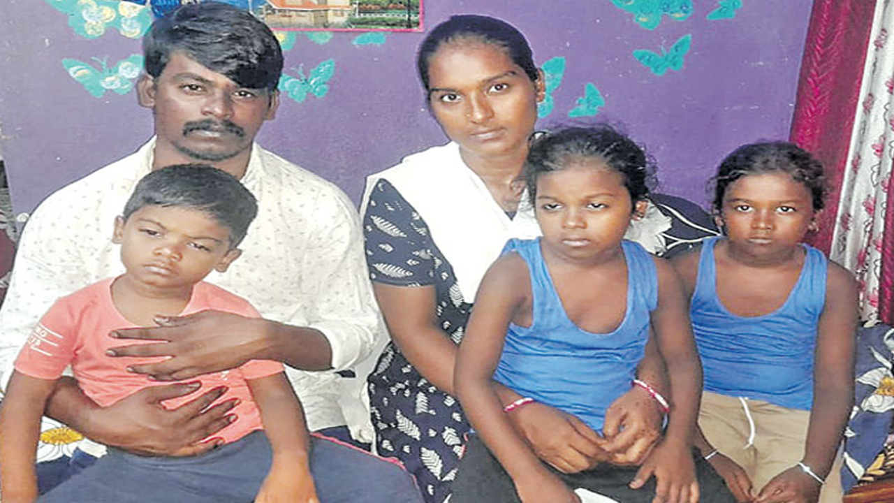 YS Sharmila Nomination: అట్లుంటది షర్మిలతోని.. జగన్ కు ఝలక్!