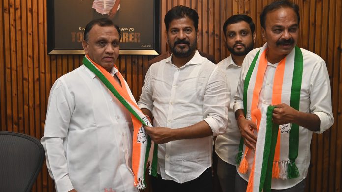 Another shock to BRS, Kondapur corporator sheikh hameed joined congress