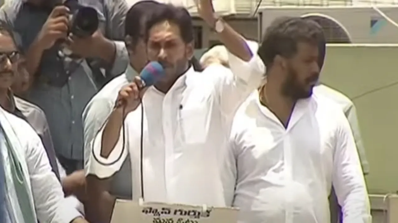 Allu Arjun: పవన్ కు షాక్ ఇచ్చిన అల్లు అర్జున్.. వైసీపీ అభ్యర్థికి మద్దతు.. ?