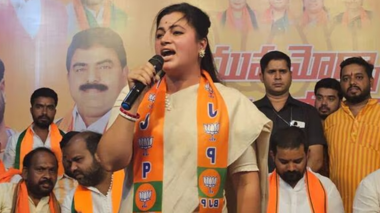 BJP MP Navneet Rana: బీజేపీ ఎంపీ నవనీత్ రాణాపై కేసు నమోదు..!