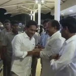 Suspicious person at Airport: ఎయిర్‌పోర్టులో జగన్, అనుమానాస్పద వ్యక్తి, పోలీసులు అదుపులో..