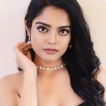 Riddhi Kumar: మత్తు కళ్లతో మాయ చేస్తున్న.. రాధే శ్యామ్ ఫేమ్ రిద్ధి కుమార్..