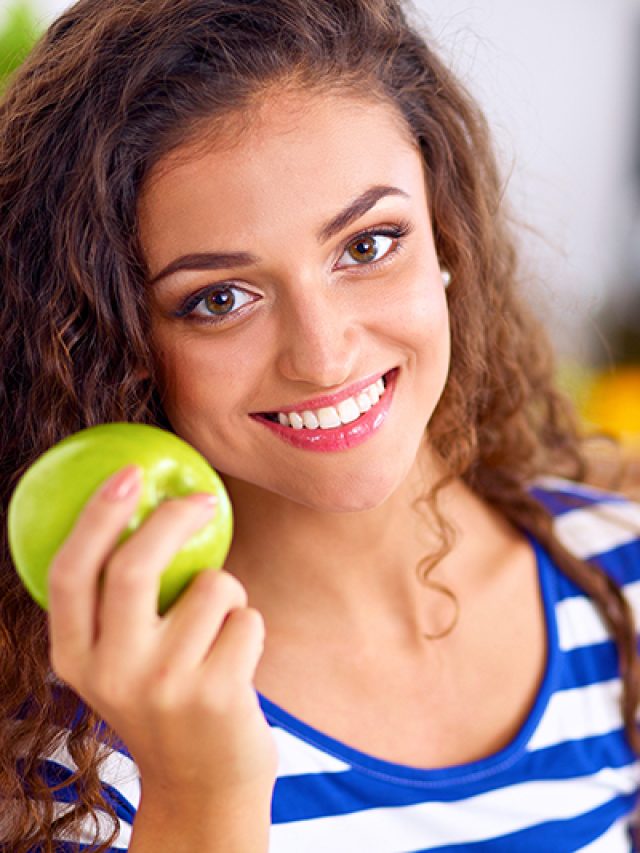 రోజూ యాపిల్ తింటే ఏమైతదో తెలుసా..?: Health Benefits of Apple fruit