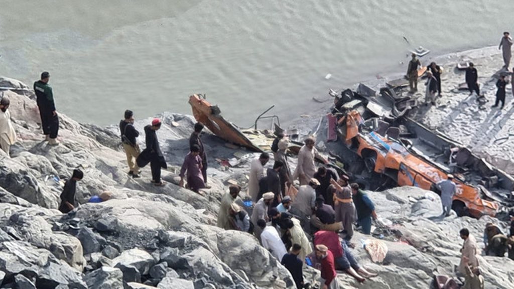 20 killed in pakistan bus accident