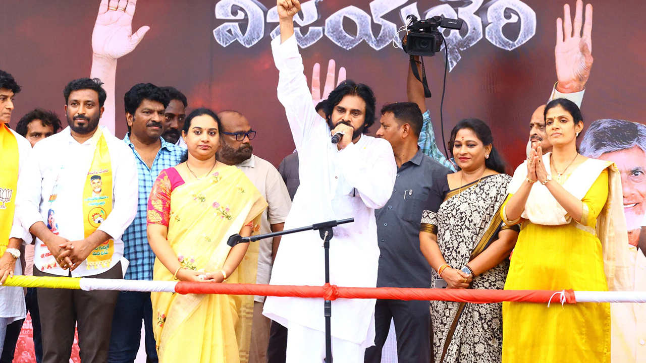 pawan kalyan comments on mudragada family is at tuni road show