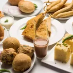 Foods Avoid with Tea: టీతో పాటు వీటిని అస్సలు తినకూడదు.. ఎందుకో తెలుసా..?