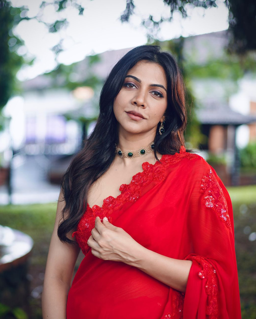 Madonna Sebastian: రెడ్ శారీ లో హొయలు పోయిన.. ప్రేమమ్ బ్యూటీ మడోన్నాసెబాస్టియన్!